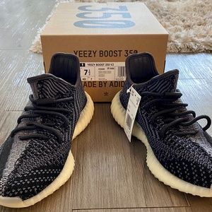 Yeezy Boost 350 V2 Asriel/Carbon